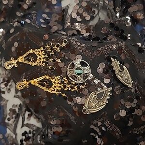 🌟 Vintage Jewelry lot 2 pairs earrings & a brooch.